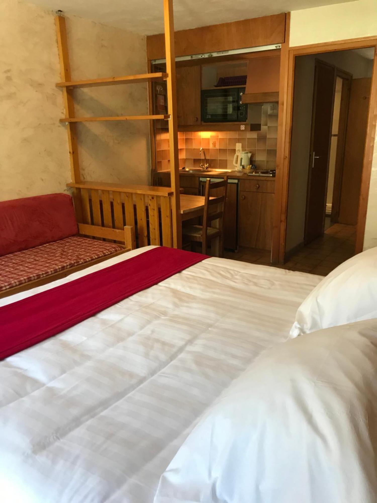 Au Bois De Lune Hotel 3*